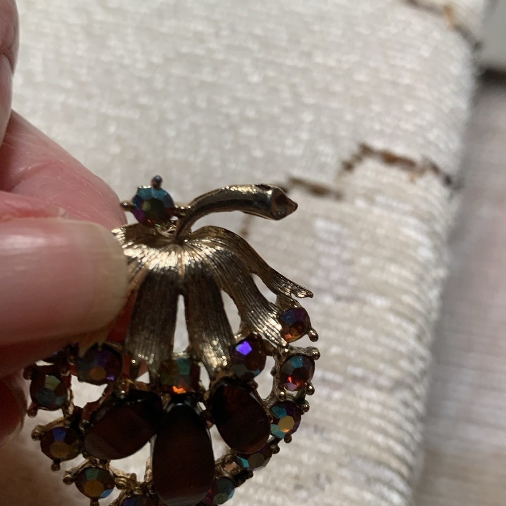 Elegant Gold and Brown Leaf Brooch - Picture 7 of 7